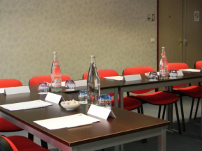 Holiday Inn Paris Montmartre, an IHG Hotel  Париж
